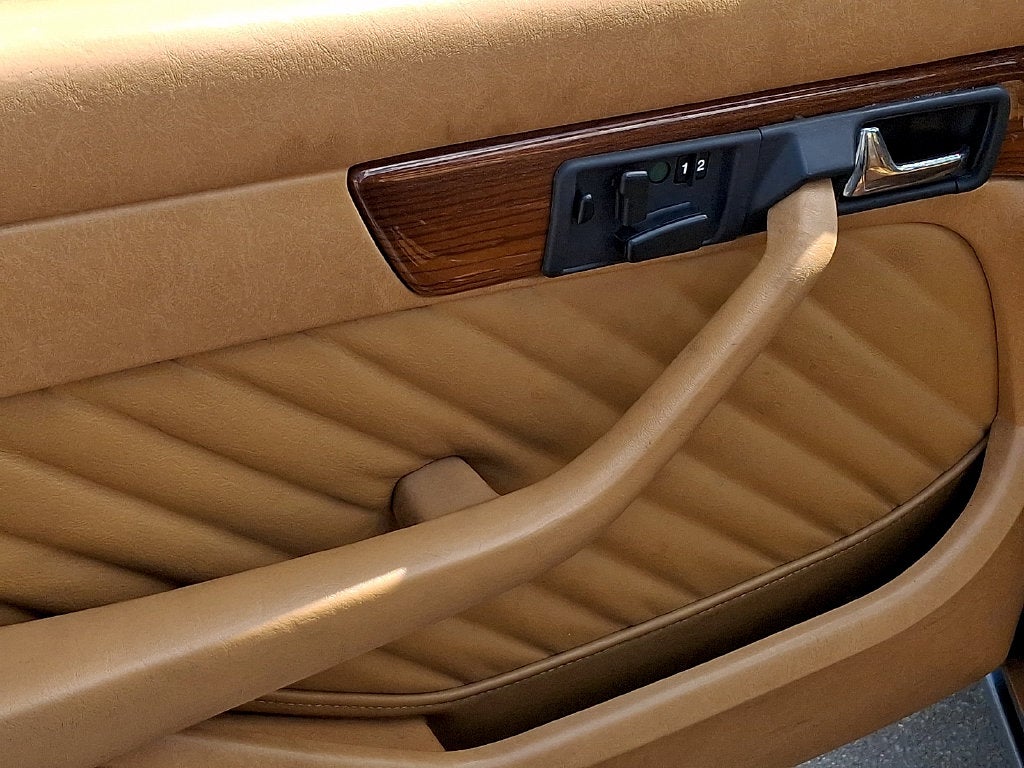 1990 Mercedes-Benz 300-Class 300 SE