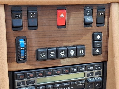 1990 Mercedes-Benz 300-Class 300 SE