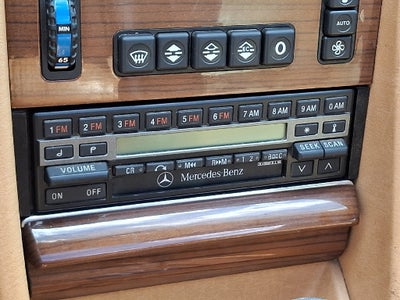 1990 Mercedes-Benz 300-Class 300 SE