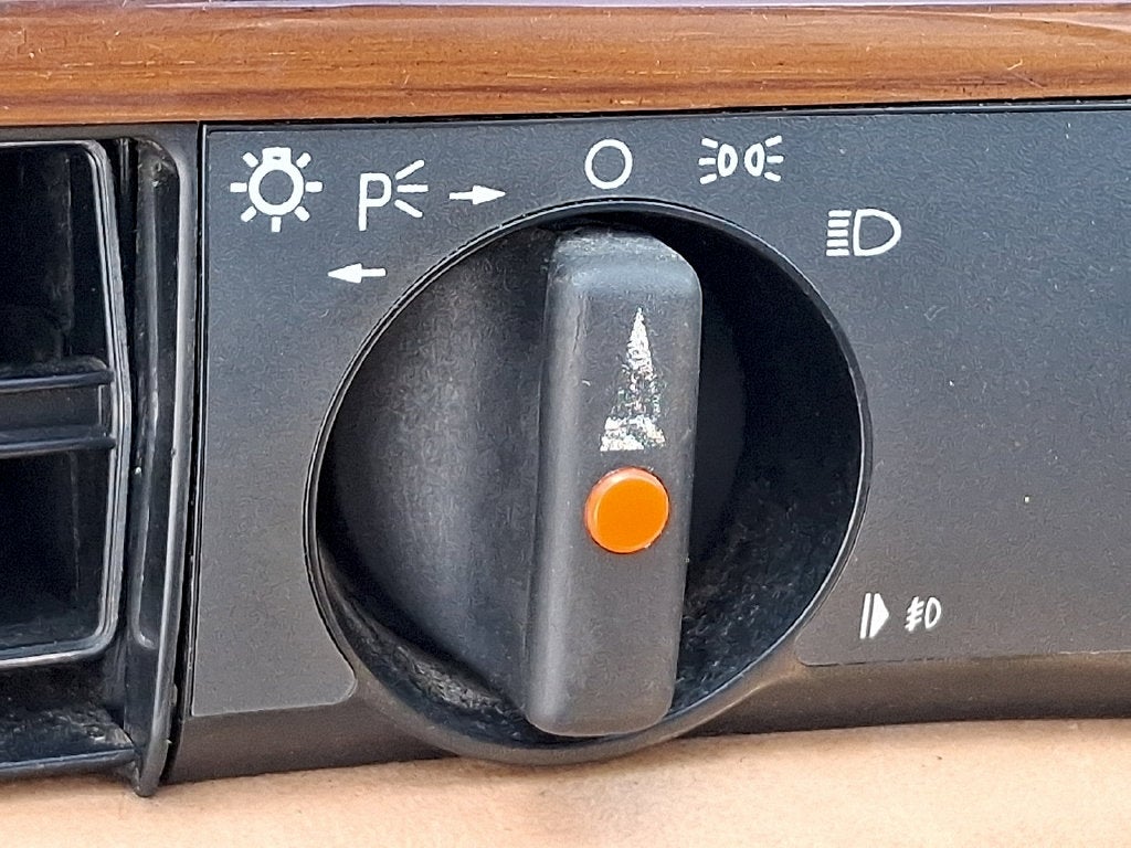 1990 Mercedes-Benz 300-Class 300 SE