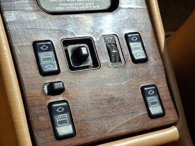 1990 Mercedes-Benz 300-Class 300 SE