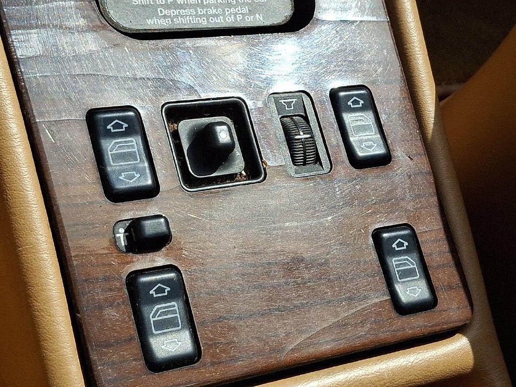 1990 Mercedes-Benz 300-Class 300 SE