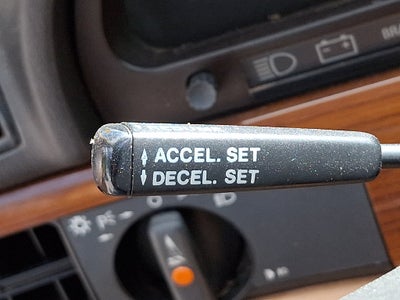 1990 Mercedes-Benz 300-Class 300 SE