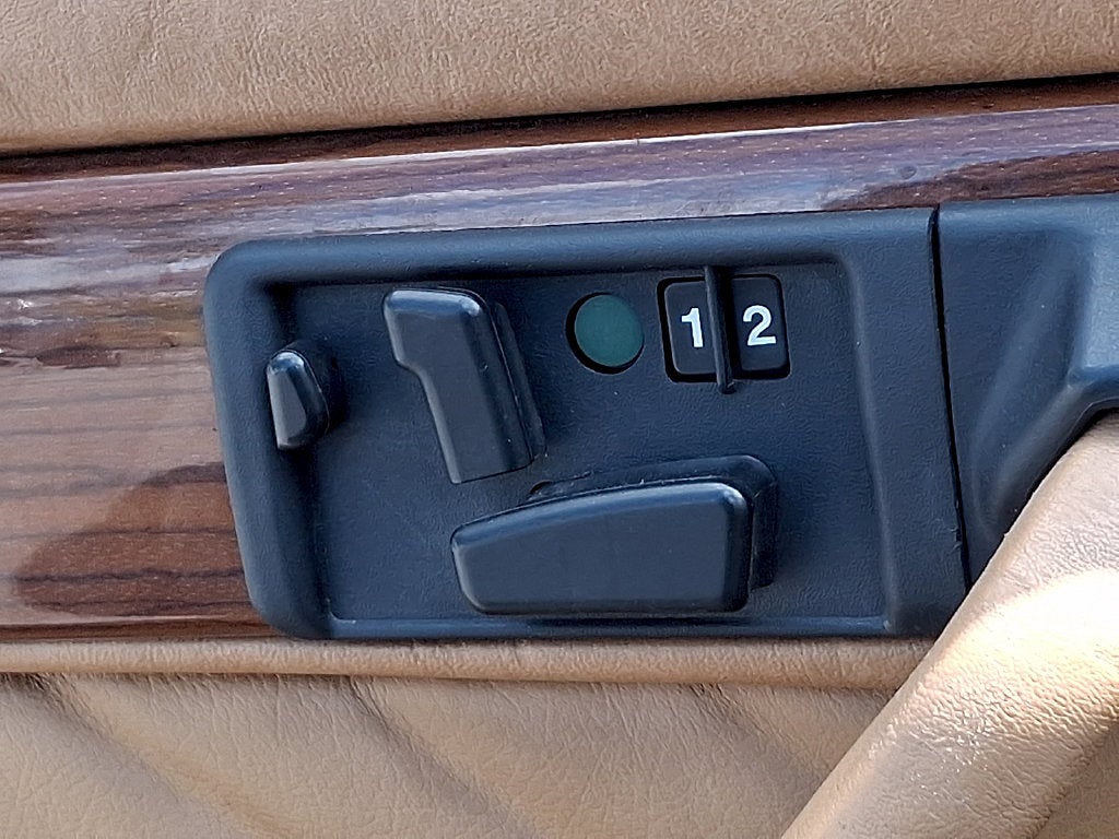 1990 Mercedes-Benz 300-Class 300 SE