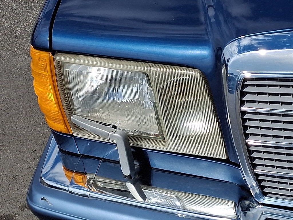 1990 Mercedes-Benz 300-Class 300 SE