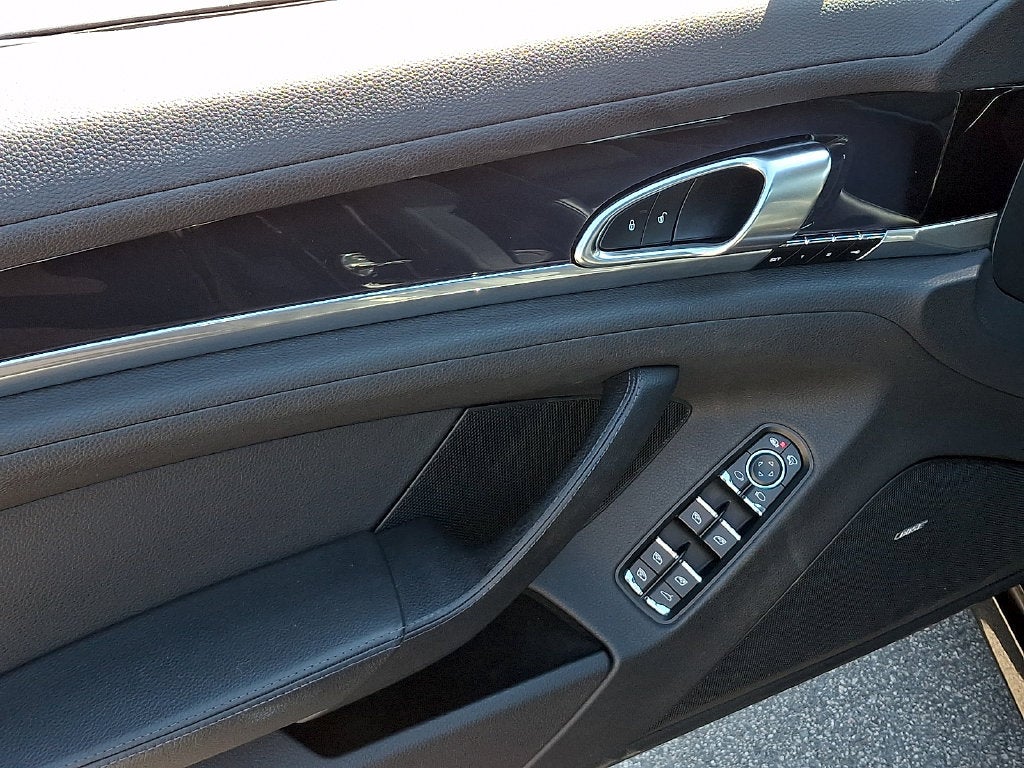 2016 Porsche Panamera 4 Edition
