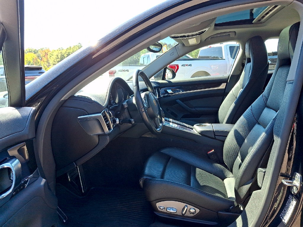 2016 Porsche Panamera 4 Edition