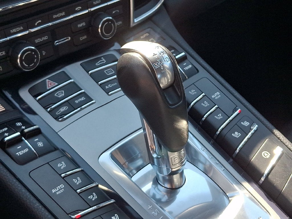 2016 Porsche Panamera 4 Edition