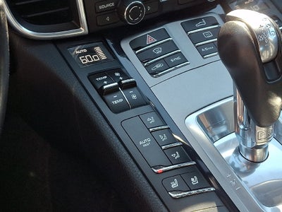 2016 Porsche Panamera 4 Edition