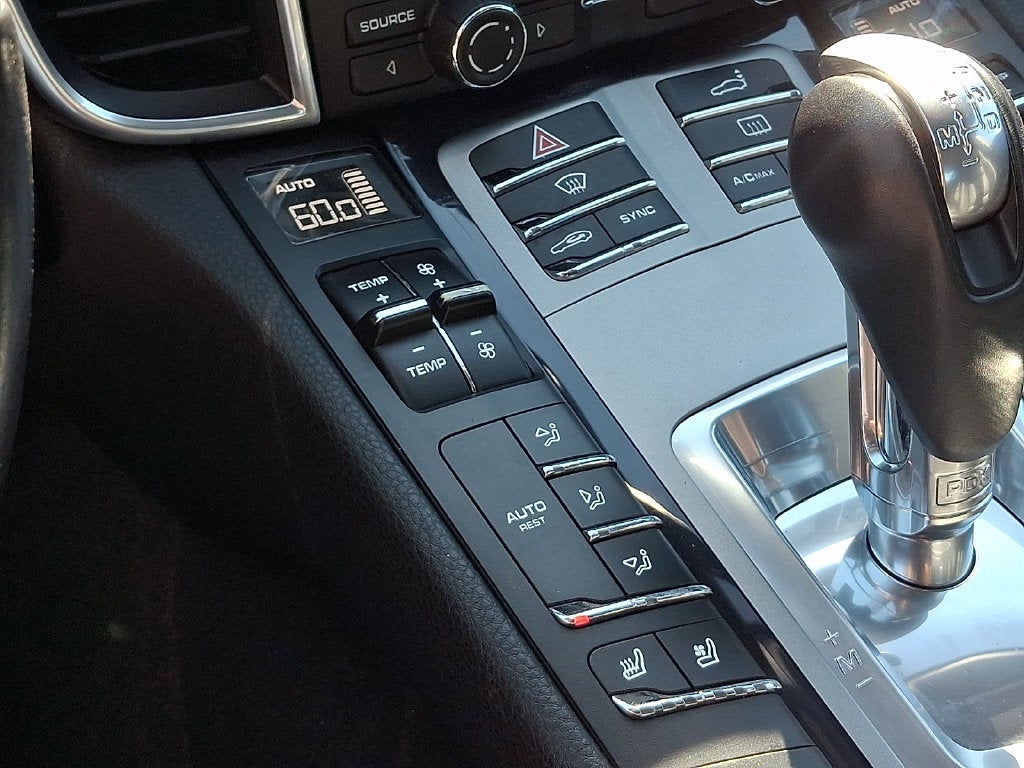 2016 Porsche Panamera 4 Edition