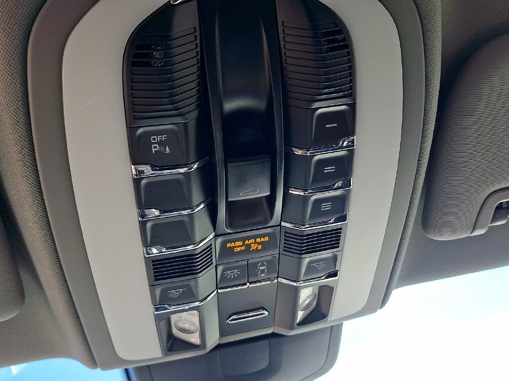 2016 Porsche Panamera 4 Edition