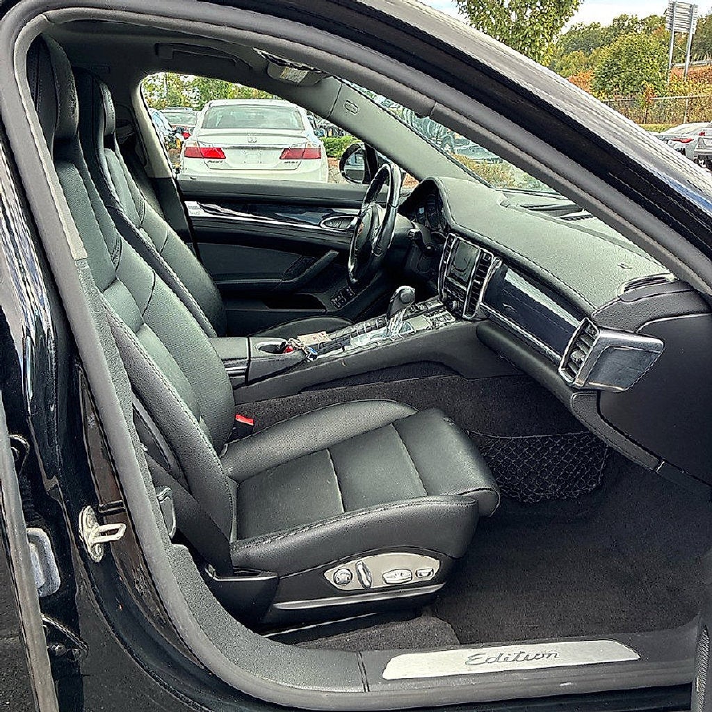 2016 Porsche Panamera 4 Edition