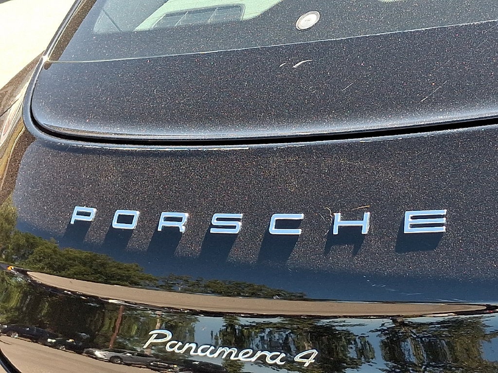 2016 Porsche Panamera 4 Edition